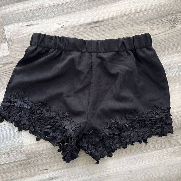 NWT Boohoo Charla Boho Goth Coquette Crochet Black Trim Shorts Size large - Picture 1 of 6